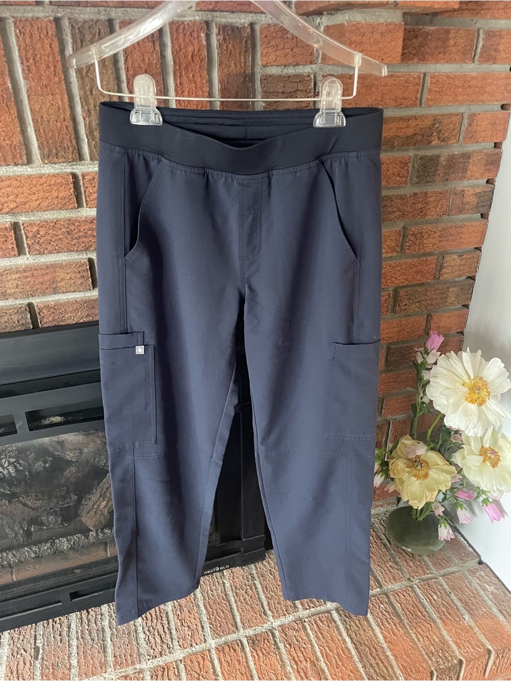 Figs Women’s Navy Stretch Cargo Scrub Pants